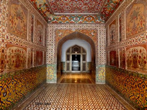 The 'Tomb of Tahir' - A Labyrinthine Journey into Mughal Architecture and Miniature Detailing!