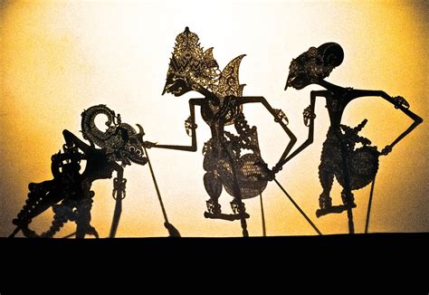 The Wayang Kulit Performance - A Miniature Masterpiece Celebrating Javanese Storytelling Tradition!